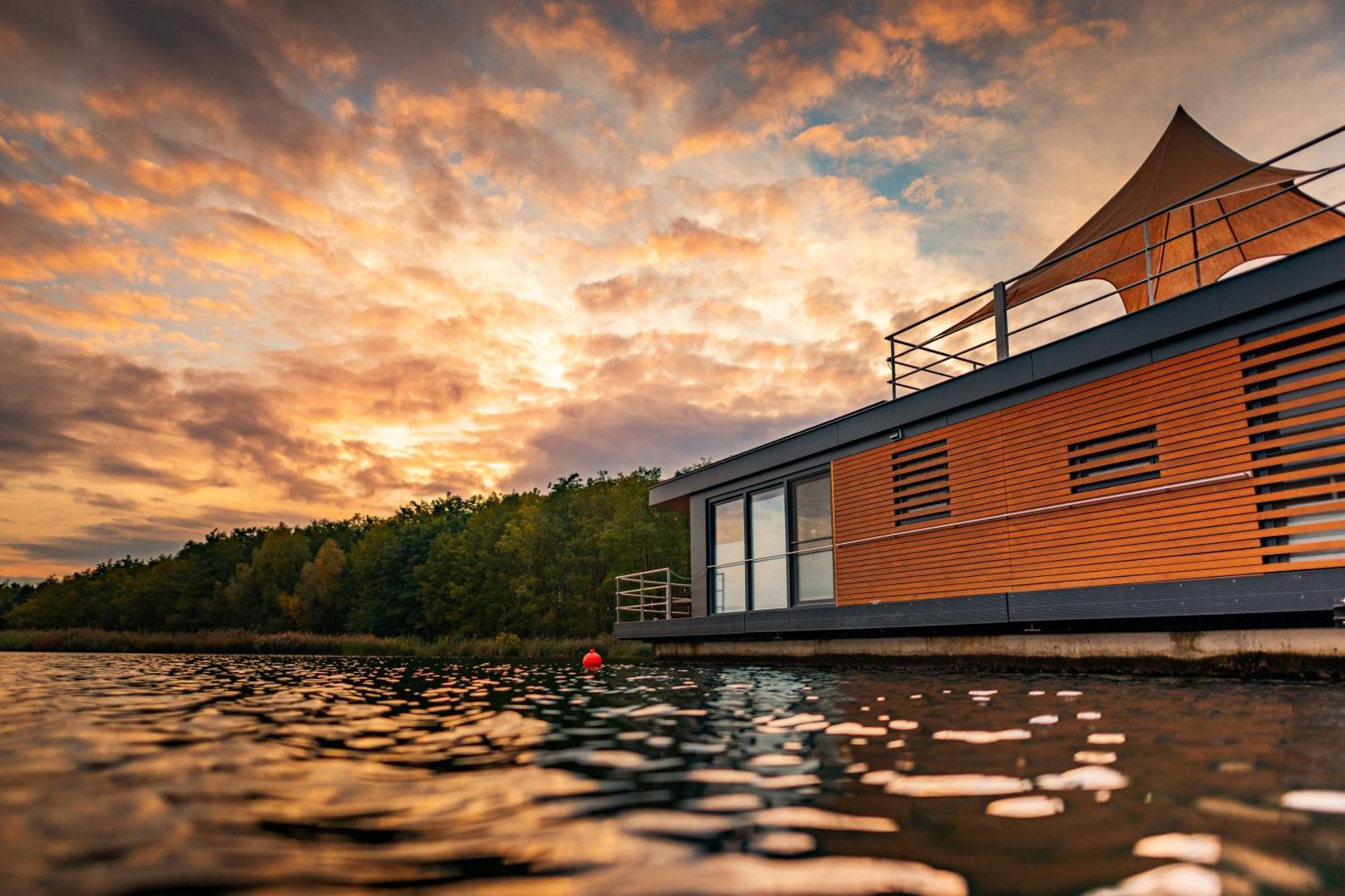 Schwimmende Ferienhaeuser Auf Dem See - Spreewald Vetschau Quarto foto